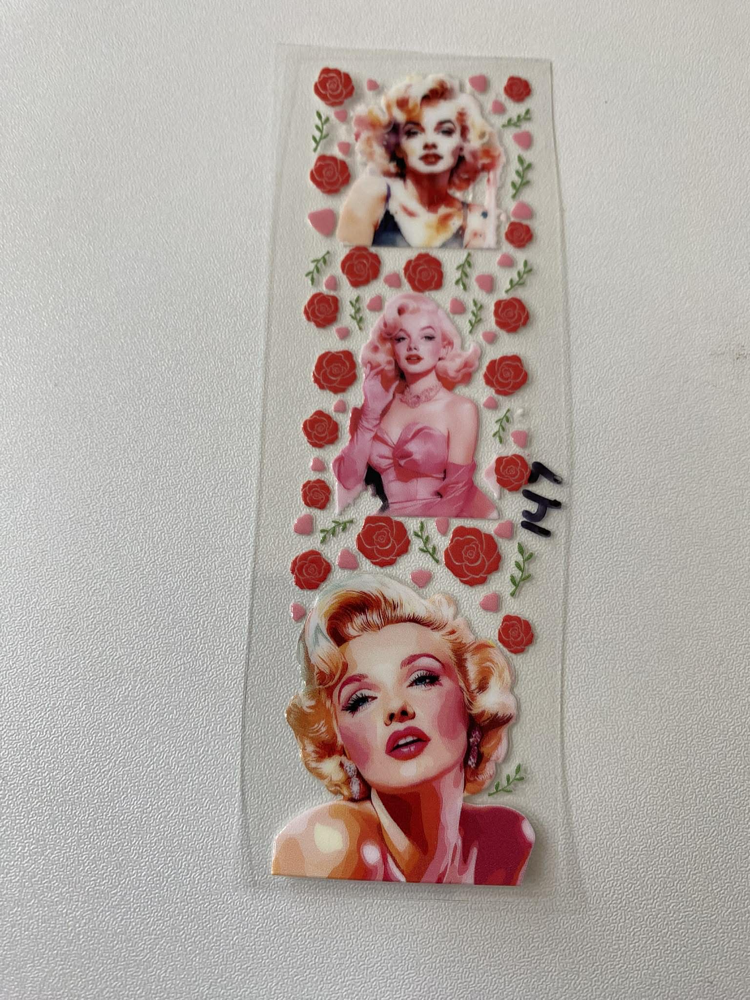 Pen 147- Marylin